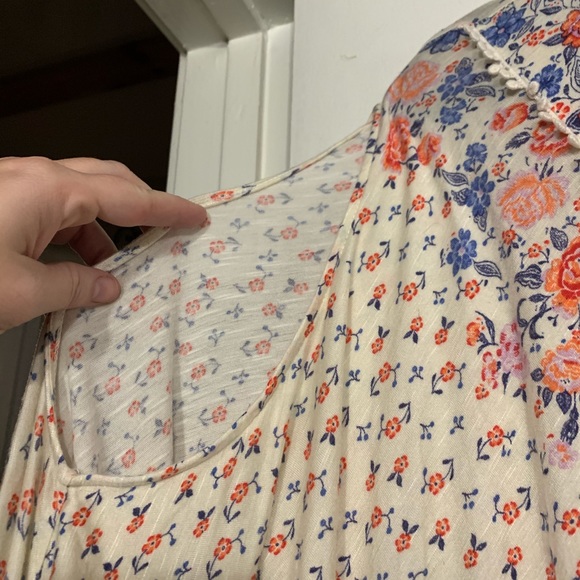 Open shoulder shirt - Picture 2 of 2